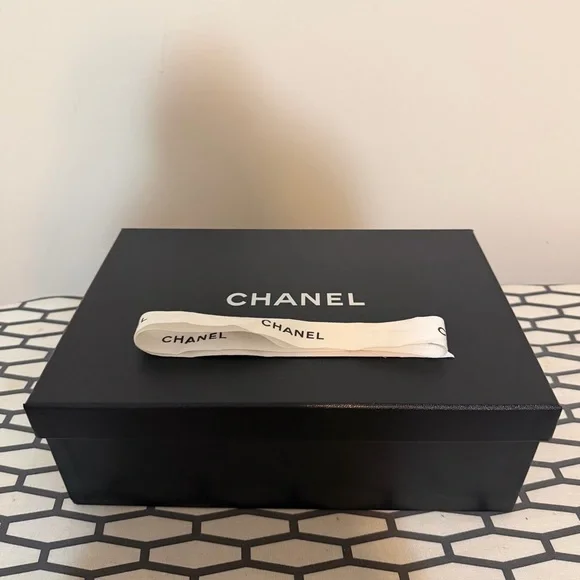 Chanel Black empty box with a ribbon, great condition, small - Picture 1 of 5